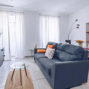 2br In The Zoko Contemporary And Convenient Apartment