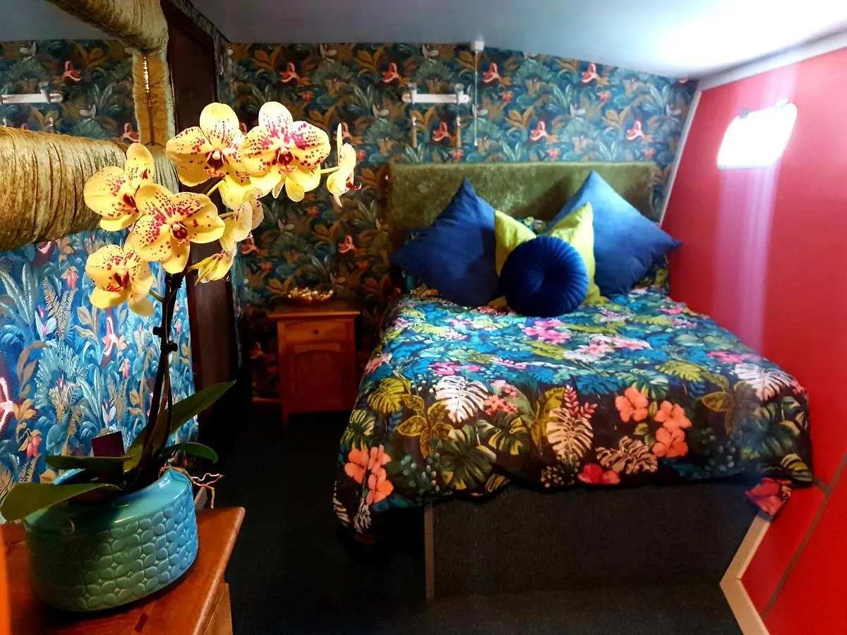 Jasmine Coral Jay Boutique Boatel Ocean Village Gibraltar 0*,