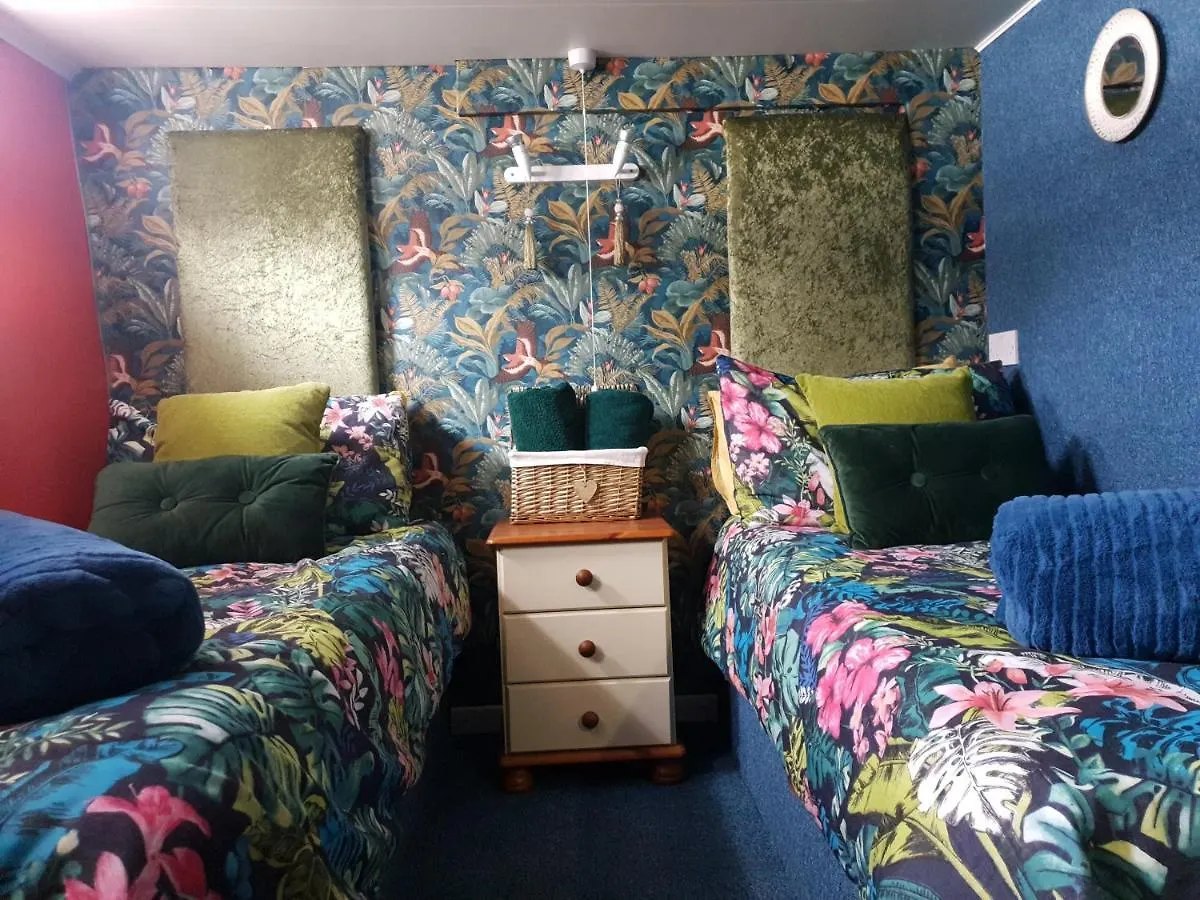 Jasmine Coral Jay Boutique Boatel Ocean Village Gibraltar 0*,